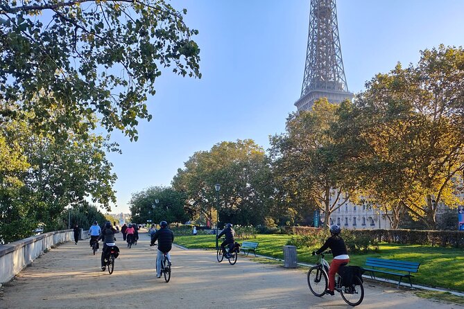 Paris : Private electric bike tour with wine and cheese tasting - The gold dome of Les Invalides