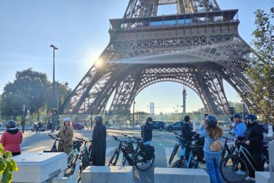 Paris : Private electric bike tour with wine and cheese tasting - Eiffel Tower to Pont Alexandre III