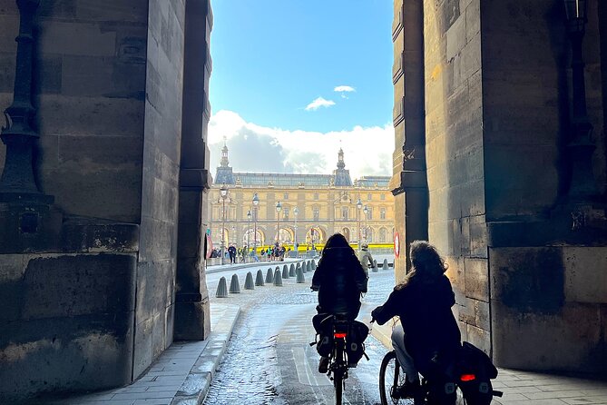 Paris : Private electric bike tour with wine and cheese tasting - The Louvre and Palais-Royal