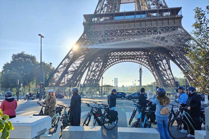 Paris : Private electric bike tour with wine and cheese tasting - Eiffel Tower to Pont Alexandre III