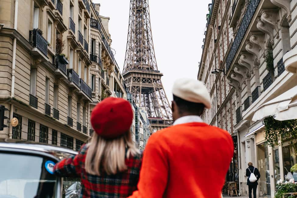 Paris: Private Guided City Tour in a Traction Avant or DS 21 - Louvre Area, Notre-Dame, and the Pantheon: Historic Core Without the Grind