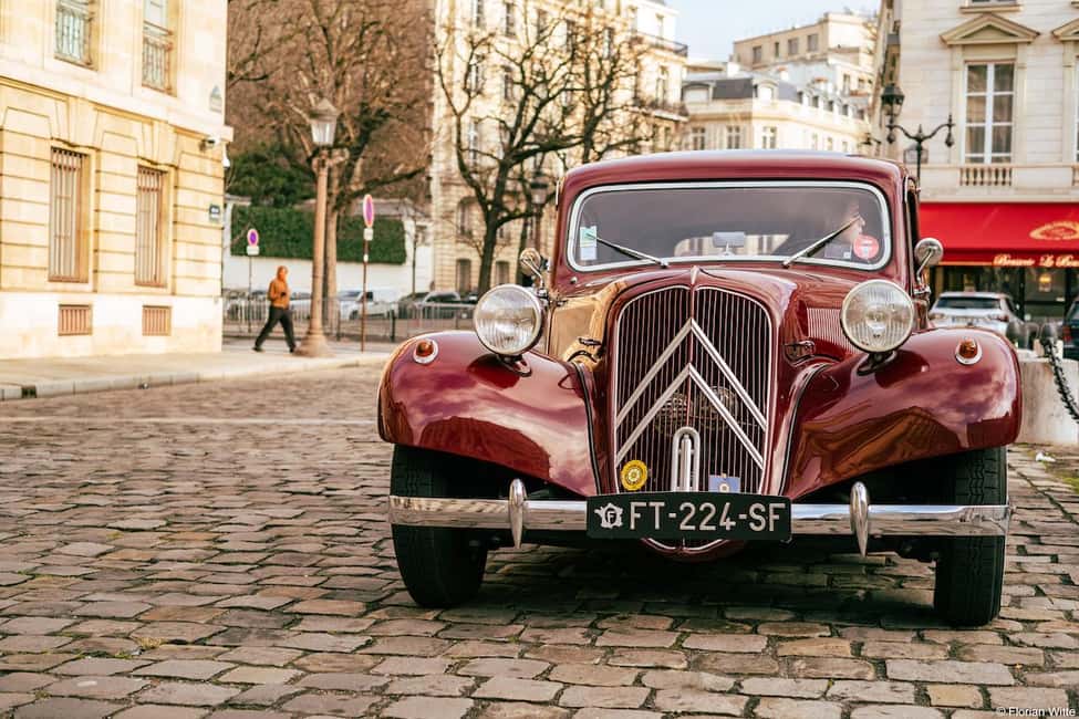 Paris: Private Guided City Tour in a Traction Avant or DS 21 - From Place de la Concorde to the Eiffel Tower: The Quick Paris Starter Pack
