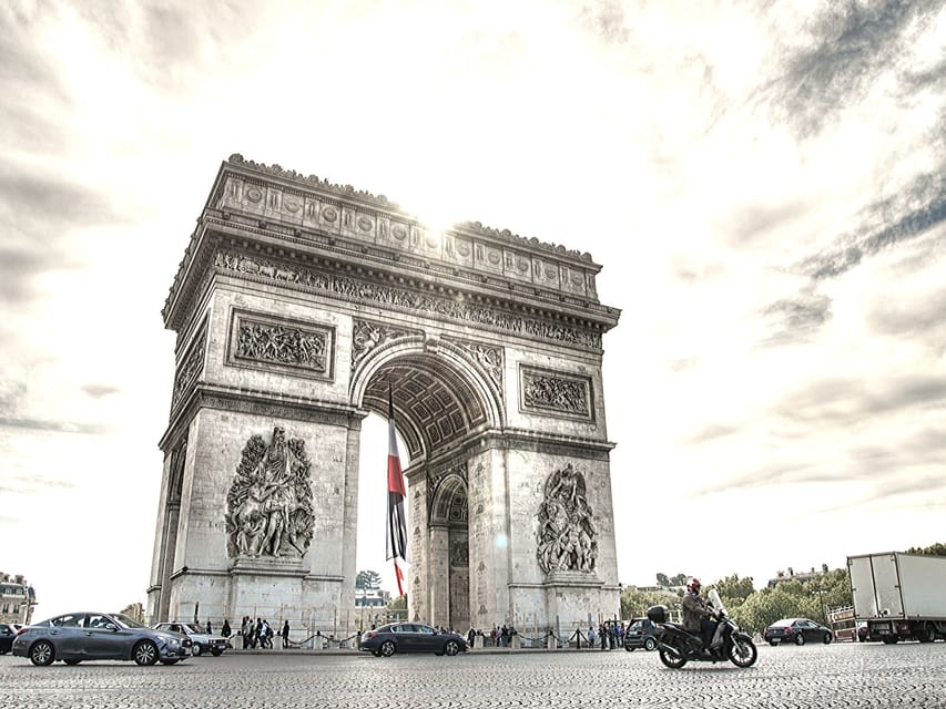 Paris: Private Layover Tour - Montmartre and Sacré-Cœur: The 25-Minute Walk That Sets the Mood