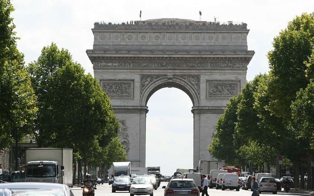 Paris: Private Layover Tour with Airport Pickup & Dropoff - Airport Pickup and the First Ride Into Paris