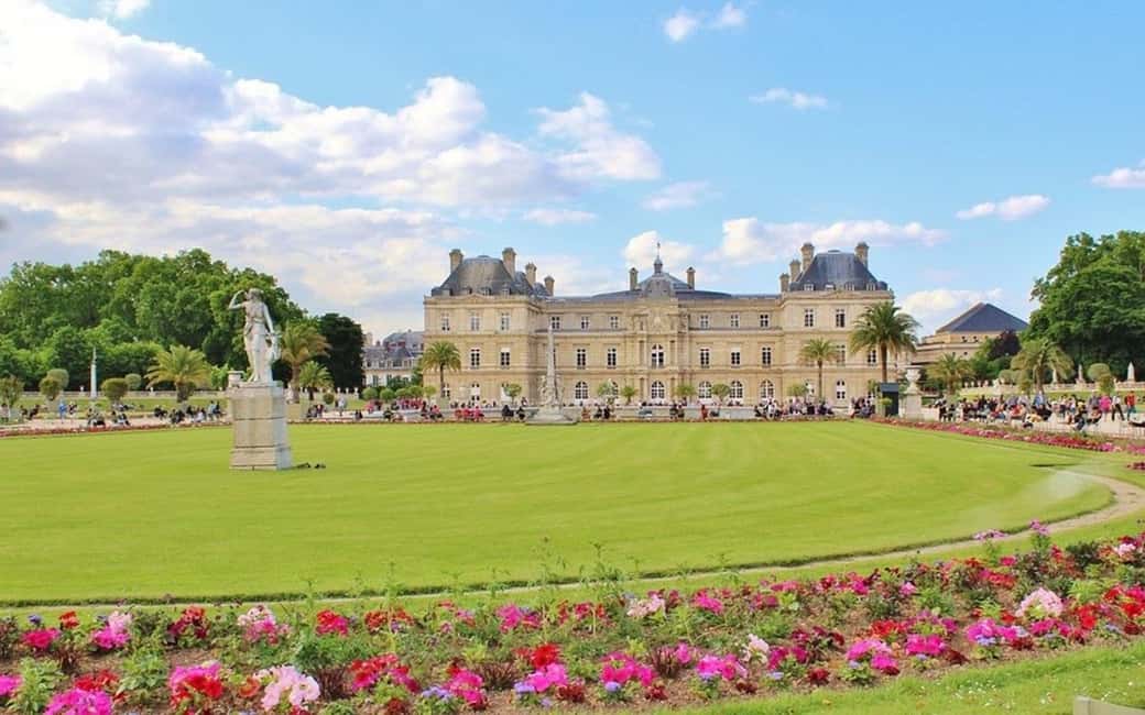 Paris: Private Layover Tour with Airport Pickup & Dropoff - Place Vendôme and the Louvre