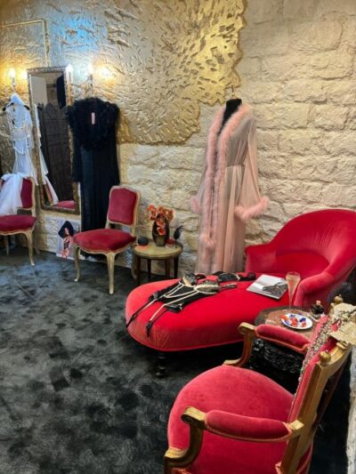 Paris: Private Lingerie Fitting activity - The first half hour: browse before you try on