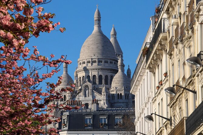 Paris Private Montmarte Tour : Sacre Coeur with Expert Guide - Moulin Rouge to Café des Deux Moulins: quick stops with pop-culture punch