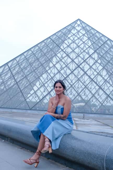 Paris: Private Photoshoot Outside the Louvre Museum - The Louvre photo session: how the 45 minutes turns into real variety