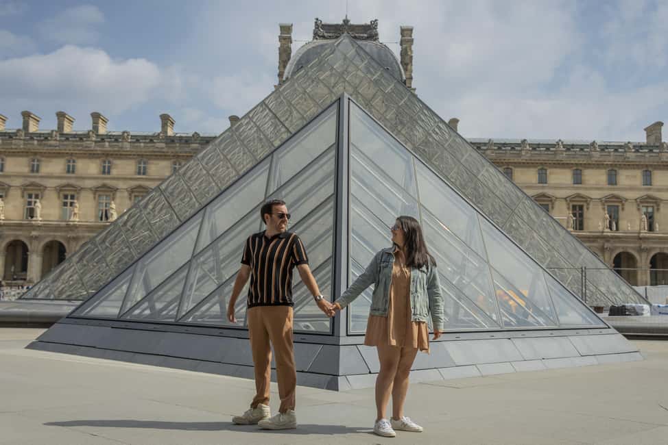 Paris: Private Photoshoot Outside the Louvre Museum - Finding your start point near the Louvre: Louis XIV sous les traits de Marcus Curtius