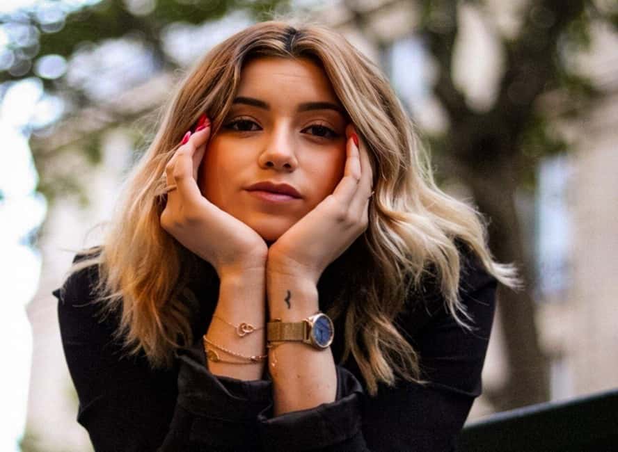 Paris: Private photoshoot with a Professional - The five-minute walk between locations