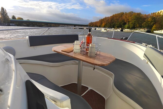 Paris Private Seine River Cruise with your Captain Guide - Why a private Seine cruise beats the big dinner boats