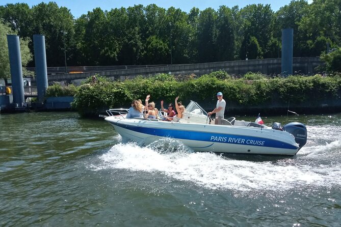 Paris Private Seine River Cruise with your Captain Guide - Statue of Liberty facing the river: the fun history detour