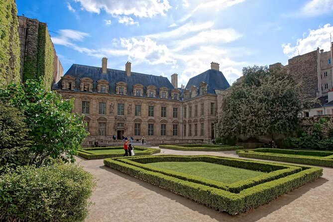 Paris Private Tour - Elegant and Luxury Tour Le Marais - Place des Vosges and the Hotel de Sully