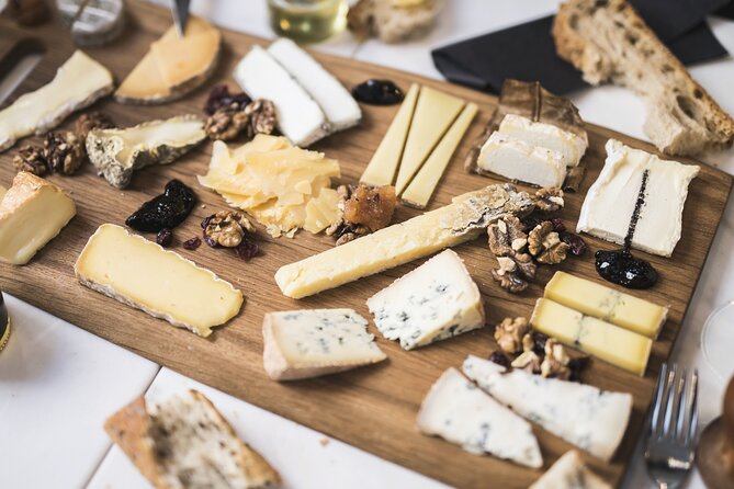 Paris Private Tour - Elegant and Luxury Tour Le Marais - Rue des Rosiers and the final food stop