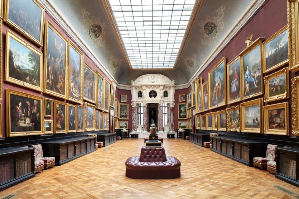 Paris: Private transfer Château Chantilly van 7 places 5H - Paris to Chantilly in a private van