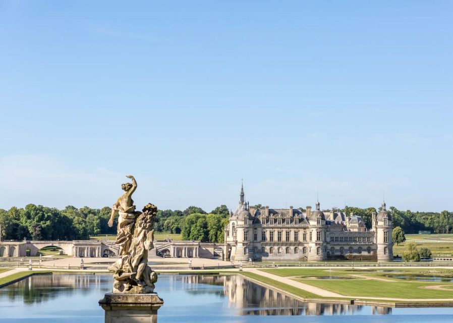 Paris: Private transfer Château Chantilly van 7 places 5H - Why a private group can be worth the price