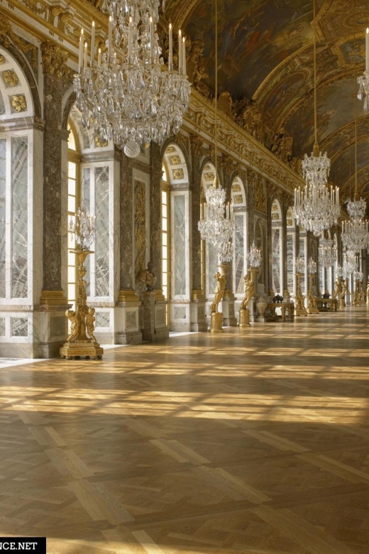 PARIS: Private transfer Château Versailles van 7 people 4H - A private ride built around a short Versailles visit
