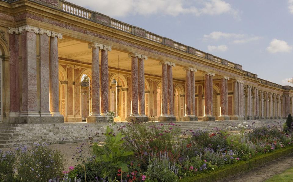 PARIS: Private transfer Château Versailles van 7 people 4H - Who will get the most from this service?