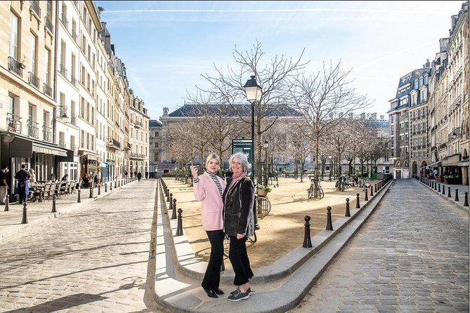 Paris Private Walking Tour with a Personal Photographer - Families and couples: getting everyone into frame without chaos