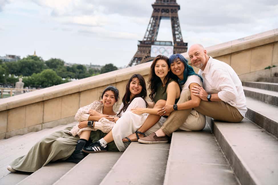Paris: Professional Photoshoot by the Eiffel Tower - Unlimited photos + real-time playback: the best antidote to photo anxiety