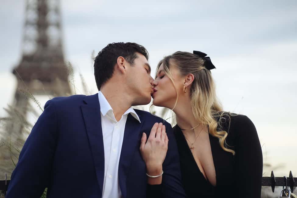 Paris: Professional Photoshoot by the Eiffel Tower - Should you book this Eiffel Tower photoshoot?