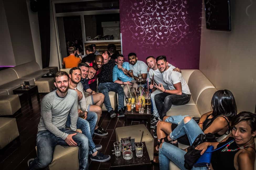 Paris: Pub Crawl with Shots and Nightclub Entry - Meeting People Without the Awkward Phase