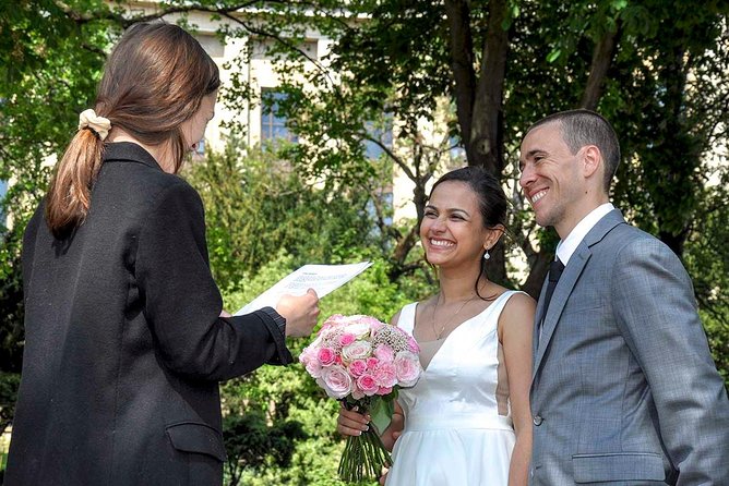 Paris Renew Your Wedding Vows Experience with Professional Photographer - Who This Experience Suits Best (Anniversaries, Shy Couples, Families)