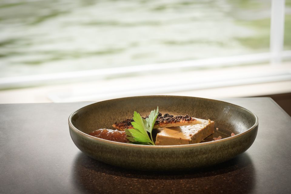 Paris: Romantic Cruise with 3-course Dinner on Seine River - Drinks and photo costs: the part that can sneak up on you