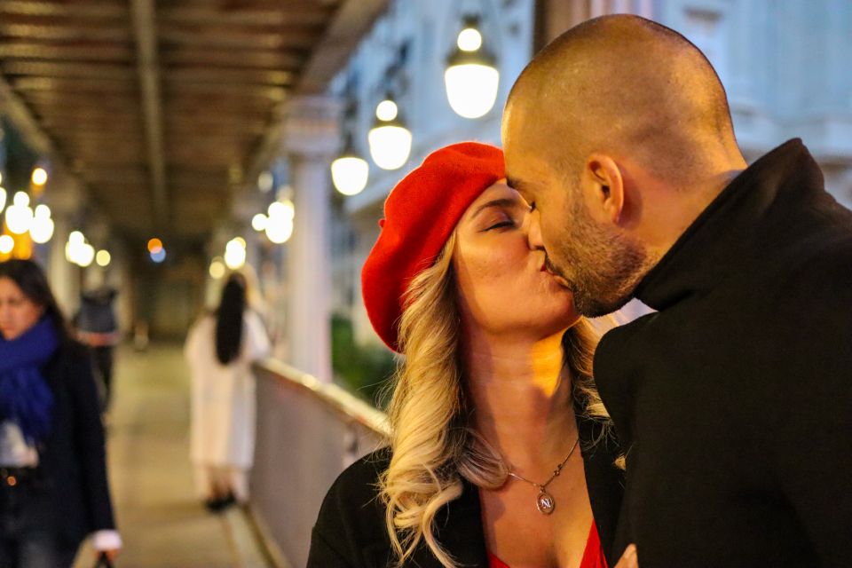 Paris: Romantic Photoshoot for Couples - The Eiffel Tower Photo Stop: How to Use Those 75 Minutes