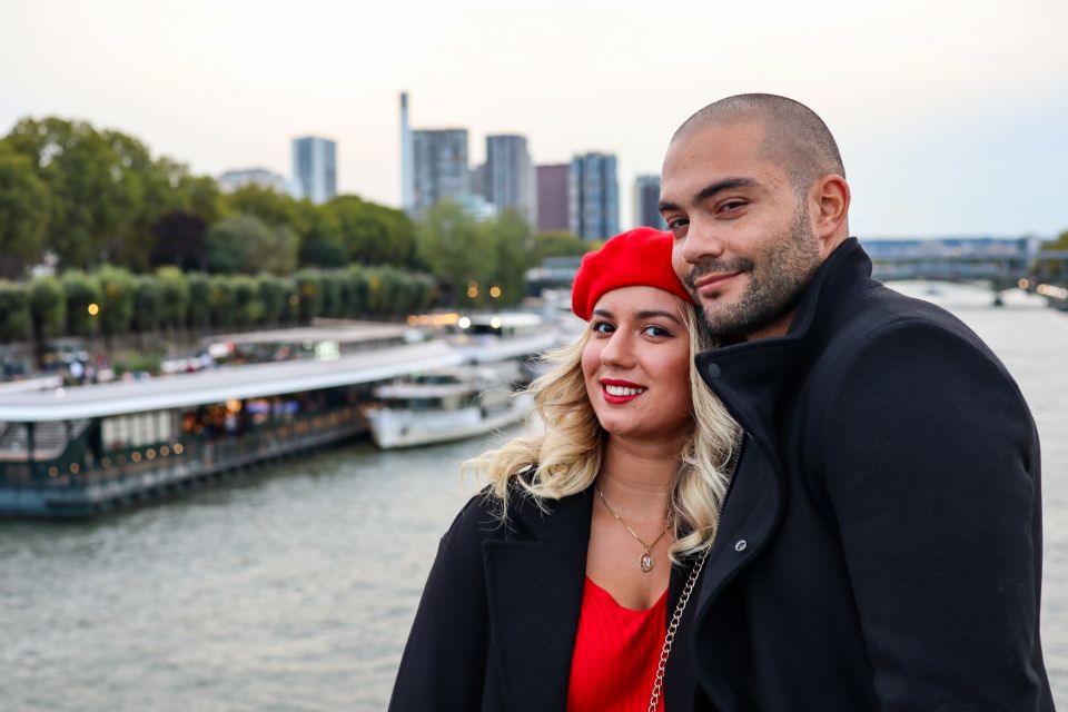 Paris: Romantic Photoshoot for Couples - Photo Delivery: High-Resolution Results Without the Waiting Game