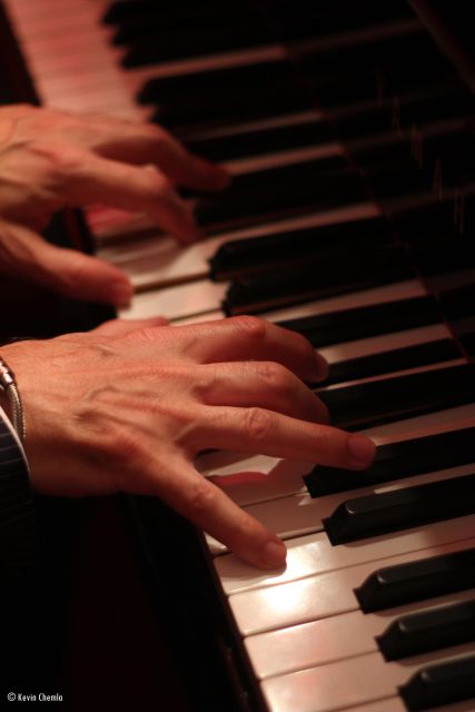 Paris: Romantic Piano Concert at Saint-Julien-le-Pauvre - How the timing works: doors open early, then you choose your spot
