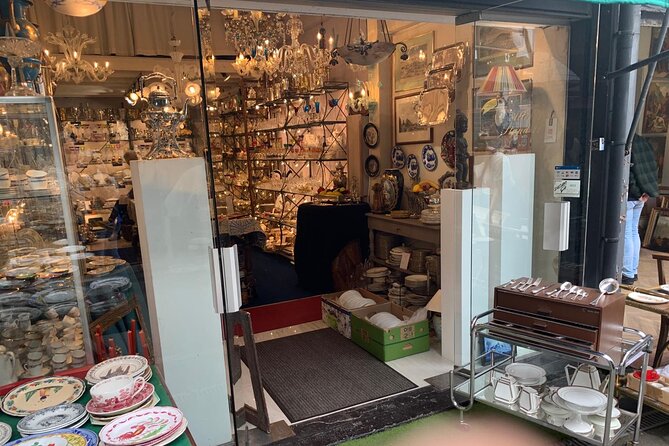 Paris: Saint Ouen Flea Market Guided Tour with Local Guide - Small Group Size: Why It Feels Personal Instead of Chaotic