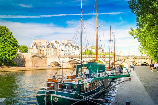 Paris Scavenger Hunt and Highlights Self-Guided Tour - Starting beneath the Eiffel Tower