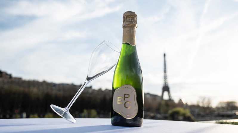 Paris : Scenic Cruise on the Seine River with Champagne - Boat comfort: upper deck 360 views vs main deck windows