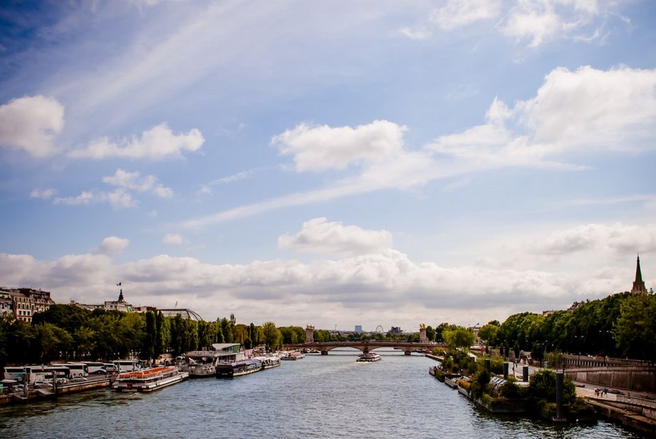 Paris: Scenic E-bike tour with optional Seine Cruise - Notre-Dame to Île Saint-Louis and the 3rd Arrondissement: big views, efficient routing