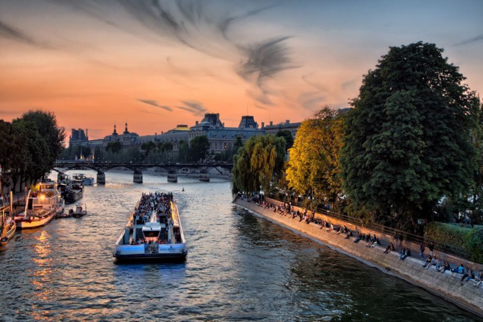 Paris: Seine Cruise with Snack/Optional Eiffel Tower Ticket - The snack decision: small, but it changes the mood