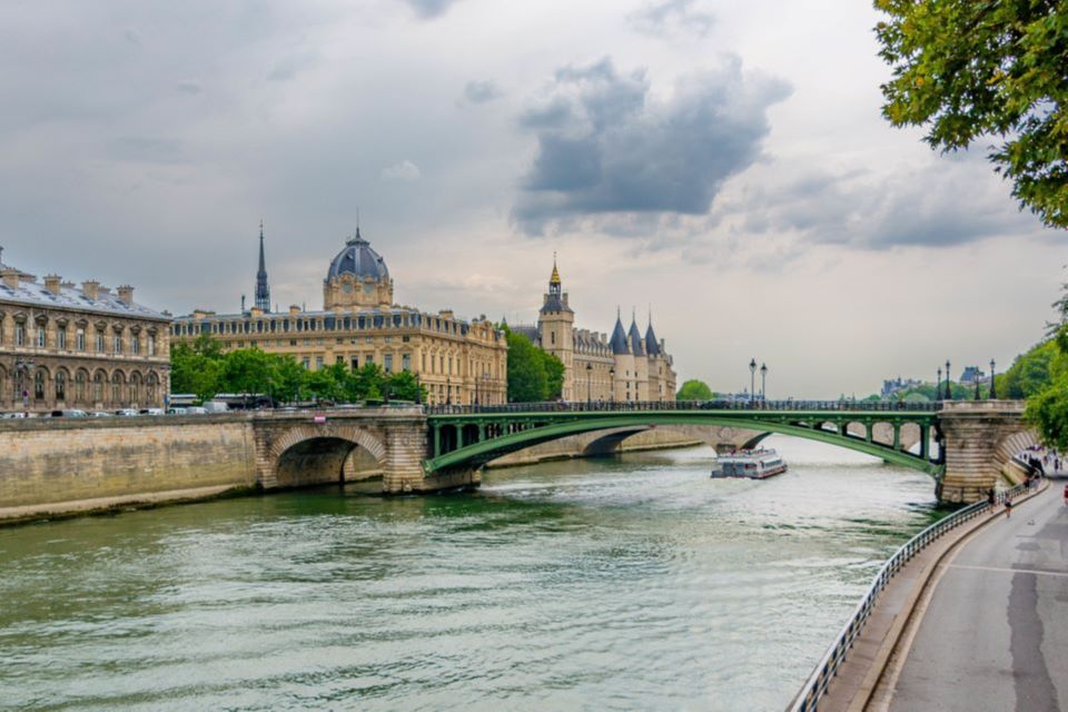 Paris: Seine Cruise with Snack/Optional Eiffel Tower Ticket - If you add the Eiffel Tower option: what the host does for you