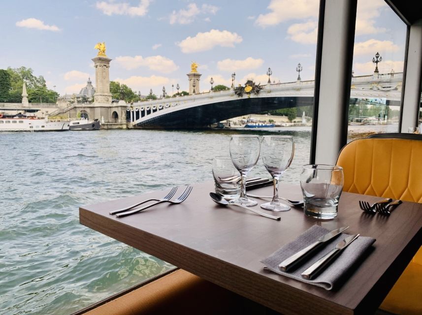 Paris: Seine River Bistronomic Dinner Cruise - Eiffel Tower at night, timed to 11:00 PM