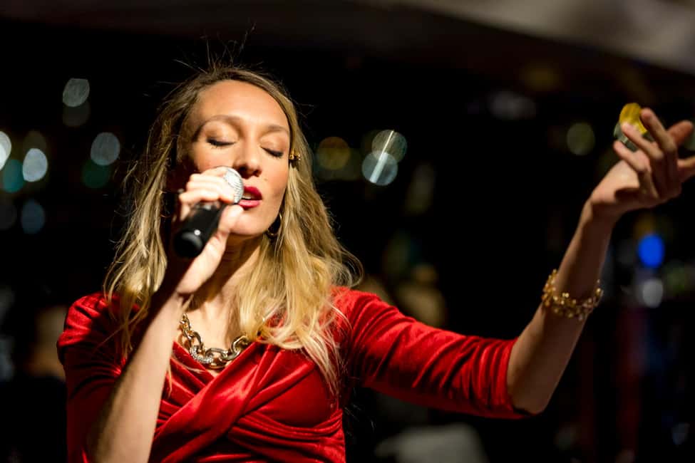 Paris: Seine River Champagne Dinner Cruise with Live Music - A Seine night dinner with live music and real Paris views