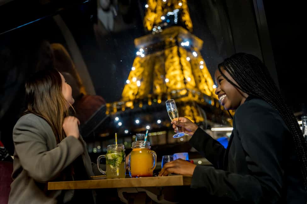 Paris: Seine River Champagne Dinner Cruise with Live Music - Where you meet: Port de Solférino and the stairs reality
