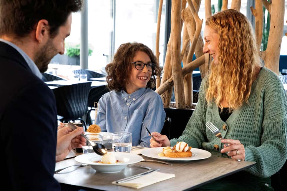 Paris: Seine River Cruise and 3-course Bistro Lunch - 150 minutes of Paris: how this day actually flows