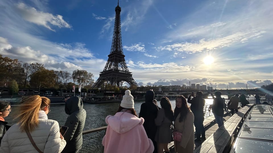 Paris: Seine River Cruise and 3-course Bistro Lunch - Meeting point at the Eiffel Tower: pontoon No. 2 basics