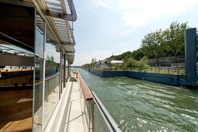 Paris Seine River Cruise with 1/2/3 Days HOHO Combos - Place de la Concorde and the Champs-Élysées