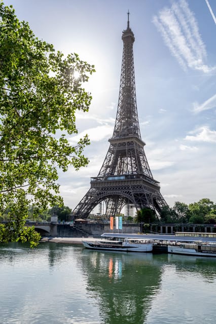 Paris: Seine River Cruise with Champagne from Eiffel Tower - The Route From Eiffel to Grand Palais: What Each Stop Means for Your Photos