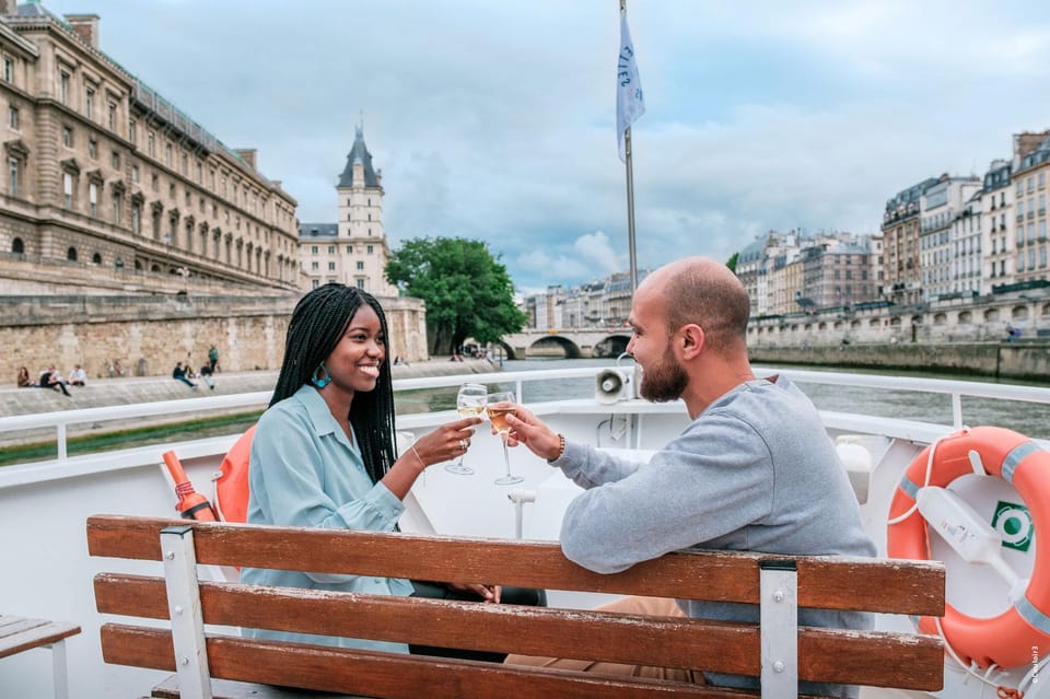 Paris: Seine River Cruise with Champagne from Eiffel Tower - Champagne Without Stress: How to Make Sure You Actually Get It