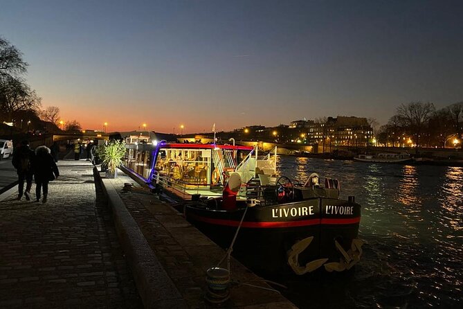 Paris Seine River dinner cruise from Alexandre III bridge - Timing That Changes Everything: 18h30 vs 21h15 for Eiffel Tower magic