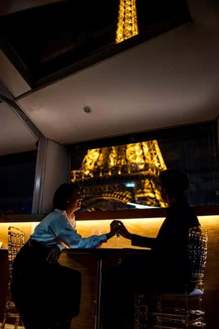 Paris: Seine River Dinner Cruise with Live Music - Practical Details: Smart Casual, No Drinks Included, and Comfort Notes