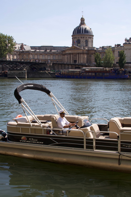 Paris: Seine River Private Guided Pontoon Boat Cruise - Meeting at Pont d’Issy (La Barge): the one logistics detail to get right