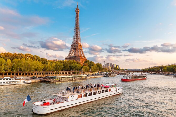 Paris Seine River Sightseeing Cruise Tour - The Louvre along the river: the long-building effect