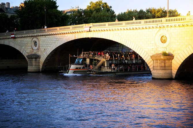 Paris Seine River Sightseeing Cruise with Commentary by Bateaux Parisiens - Queue Management: The Real Make-or-Break